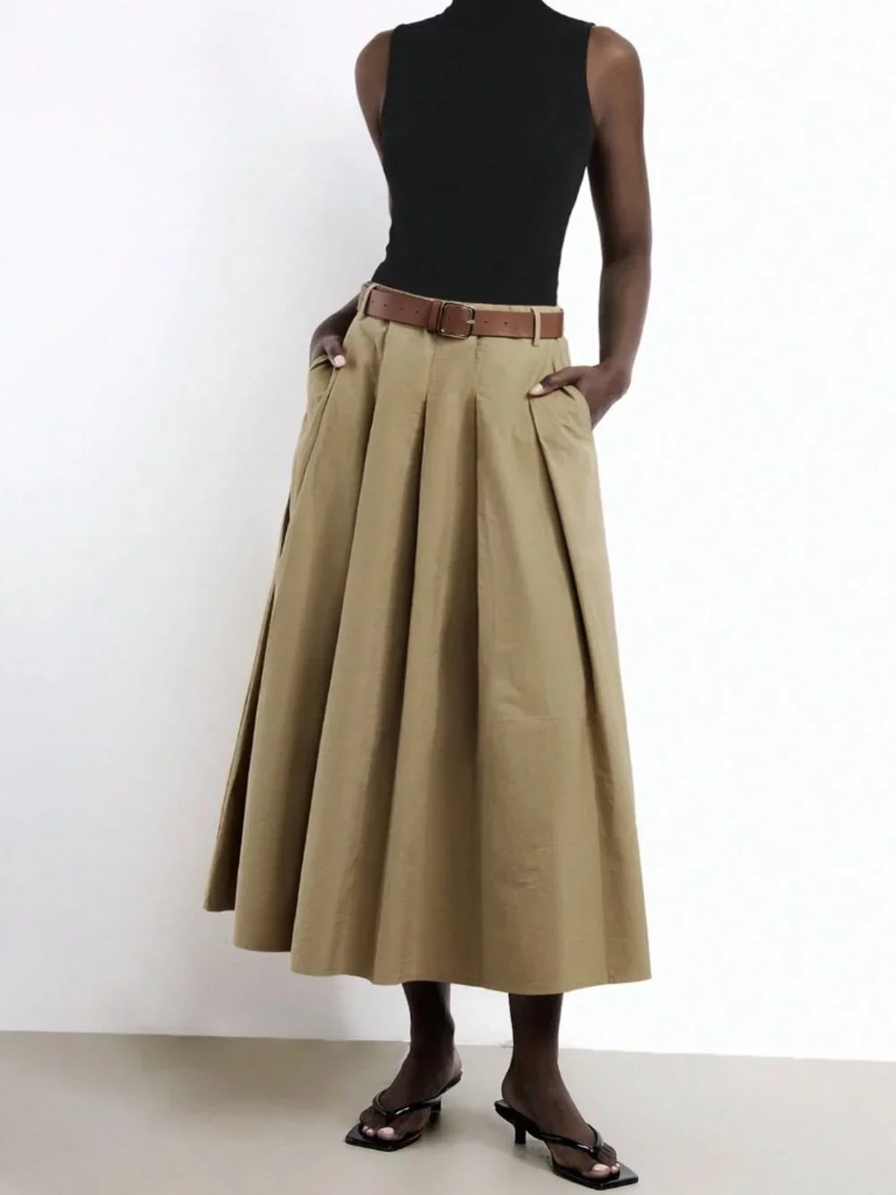 Khaki Pleated Casual Women's Skirt with Detachable Metal Belt and Side Pockets